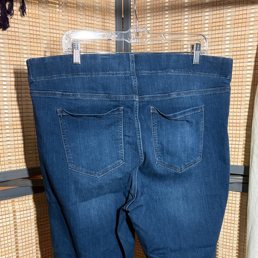 Liverpool Blue Denim Pull-on Chloe Capri with Cuffs - Picture 4 of 4